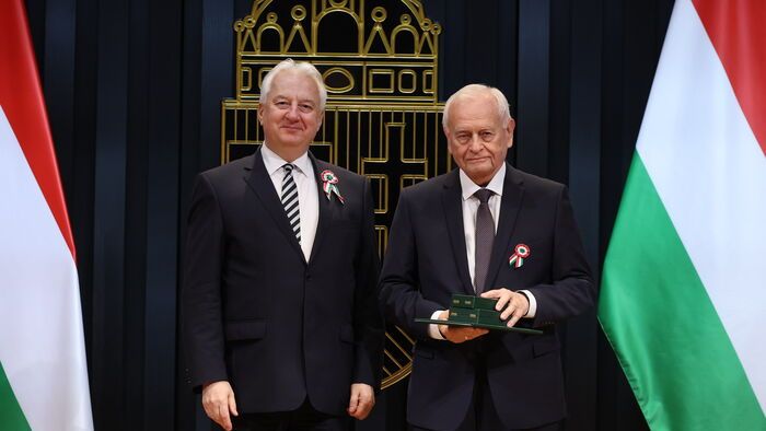 Állami kitüntetéseket adott át Semjén Zsolt a Karmelita kolostorban