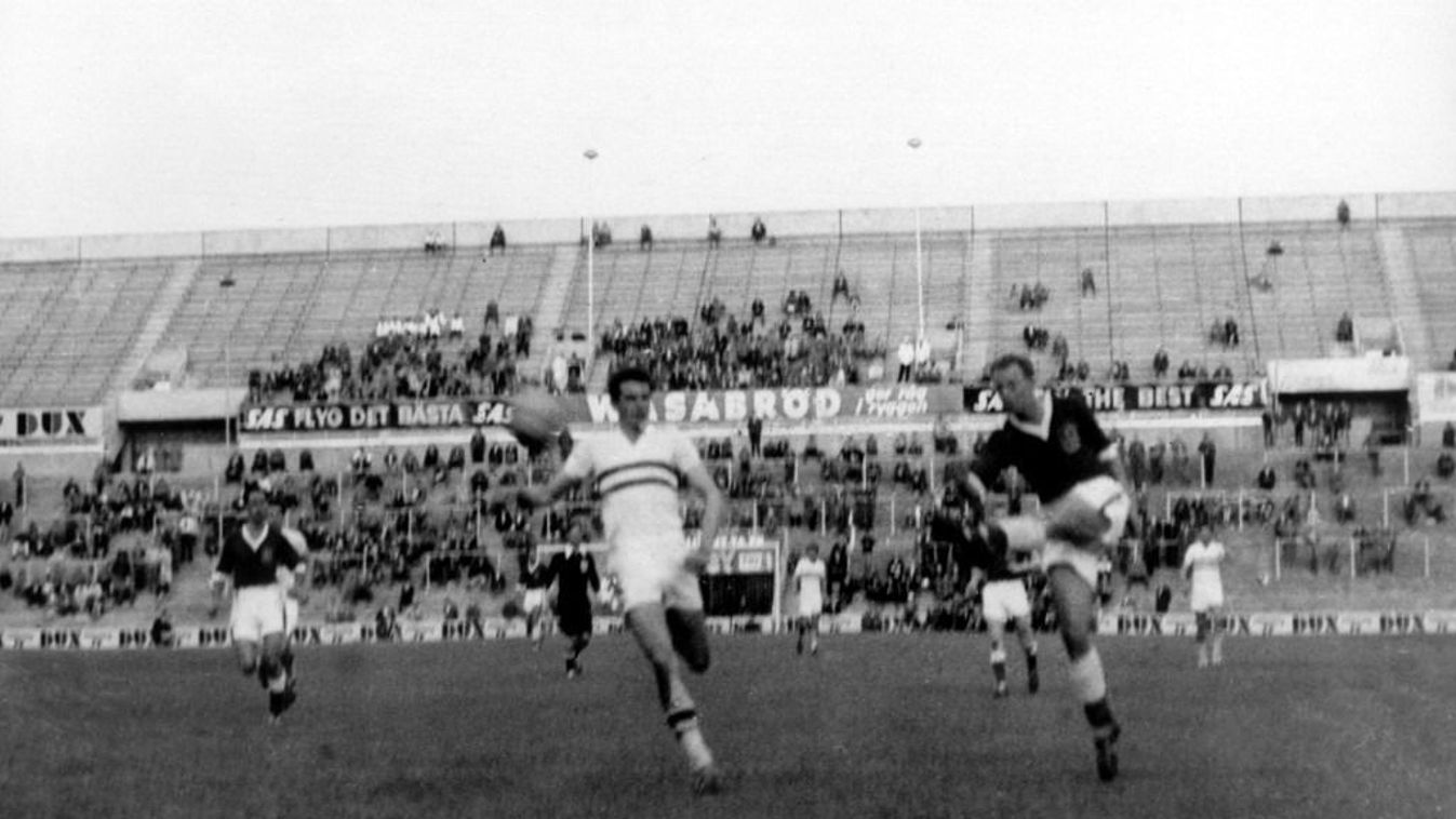 Ivor Allchurch (fehér mezben) mindkét meccsen gólt lőtt a magyaroknak az 1958-as világbajnokságon