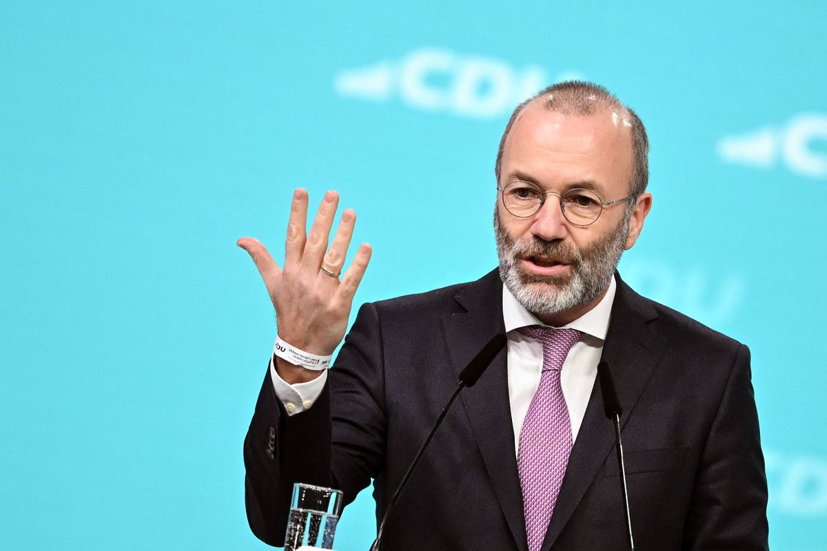 Manfred Weber, a Tisza Párt brüsszeli vezetője tartózkodott Zelenszkij fenyegetésének az elítélésétől