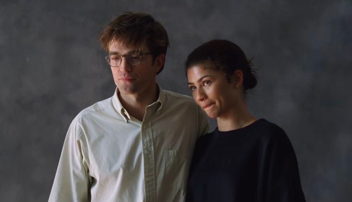 Kész dráma: a friss házas Zendayát Robert Pattinson ölében kapták le