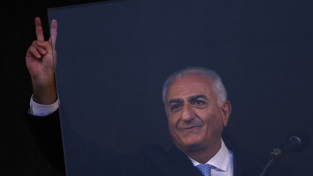 Pahlavi kiemelte: az irániak nem fogadnának el olyan megoldást, amely bármilyen módon a jelenlegi rendszerhez kapcsolódik