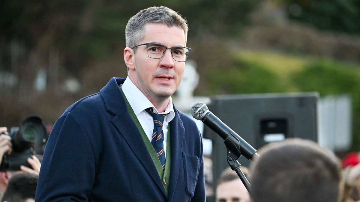 Budapest, 2026. március 6.
Kocsis Máté, a Fidesz országgyűlési frakciójának vezetője beszédet mond a Tüntessünk az ukrán zsarolás ellen!  címmel a Nemzeti Ellenállási Mozgalom által szervezett demonstráción Ukrajna Budapesti Nagykövetsége előtt 2026. március 6-án.
MTI/Illyés Tibor