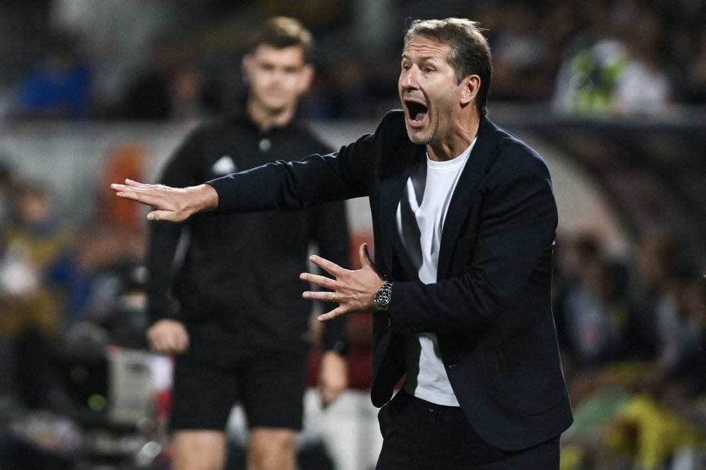 Kosovo's German Head coach Franco Foda gestures during the FIFA World Cup 2026 Group B European qualification football match between Kosovo and Sweden at the Fadil Vokrri Stadium in Pristina, on September 8, 2025. (Photo by Armend NIMANI / AFP)