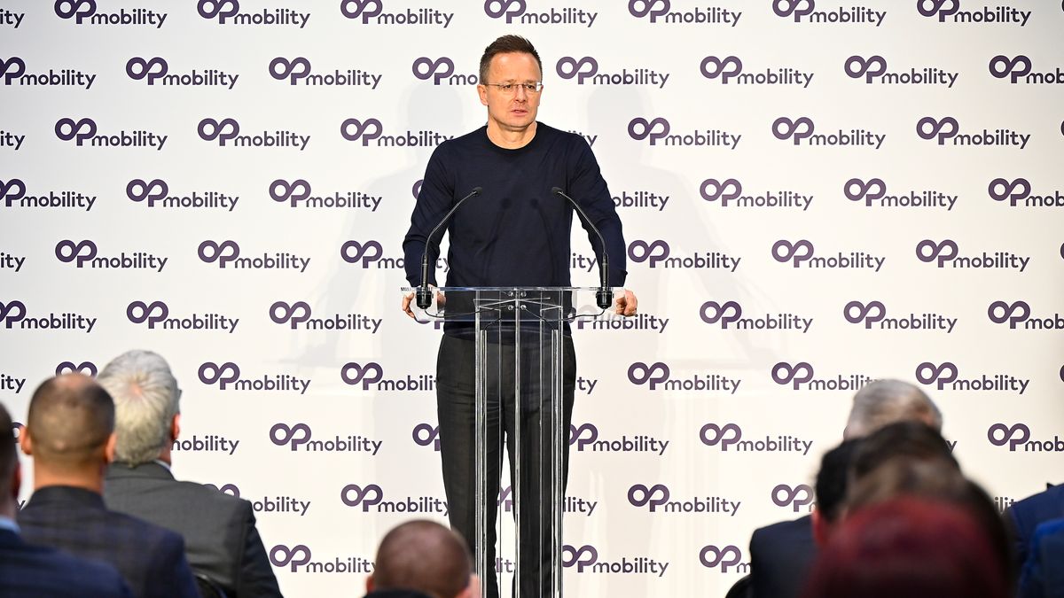 Szijjártó Péter követeli, hogy Ukrajna adjon magyarázatot a magyarországi készpénzszállítmányok ügyében