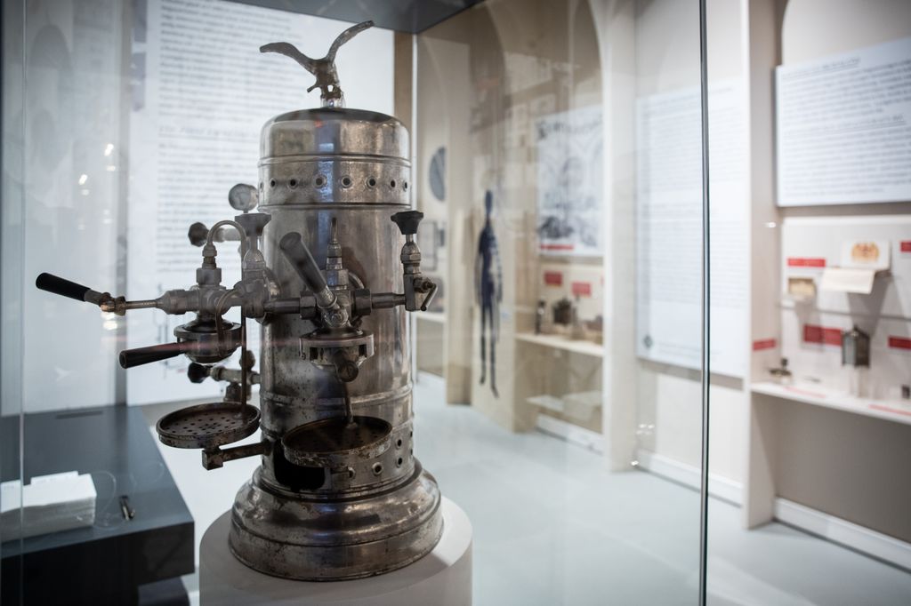 Fő a kávé kiállítás megnyitója