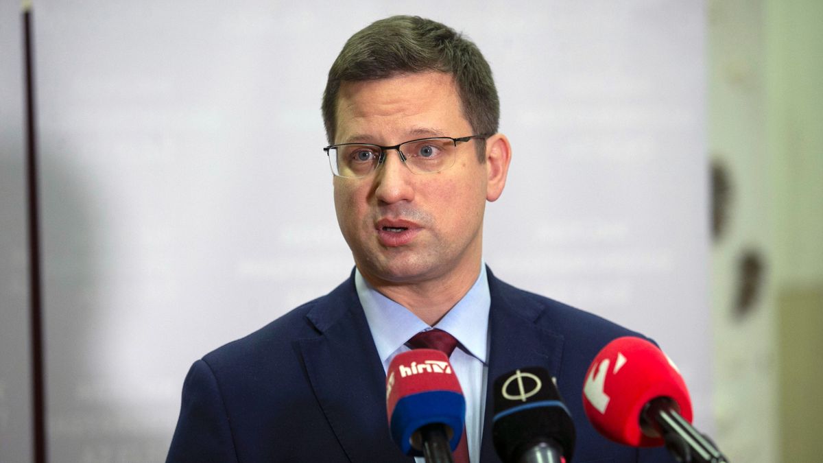 Gulyás Gergely: Magyar Péter fejezze be a színészkedést!