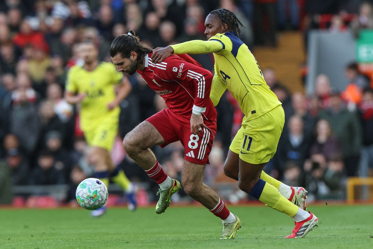 Szoboszlai Dominik és Mathys Tel párharca a Liverpool–Tottenham mérkőzésen