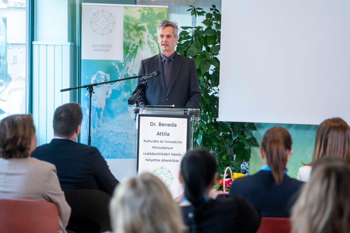 Budapest, 2026. március 6.
Beneda Attila, a Kulturális és Innovációs Minisztérium családügyekért felelős helyettes államtitkára beszédet mond a szervezet szakmai konferenciáján Budapesten, az Egyszülős Központban 2026. március 6-án.
MTI/Balogh Zoltán