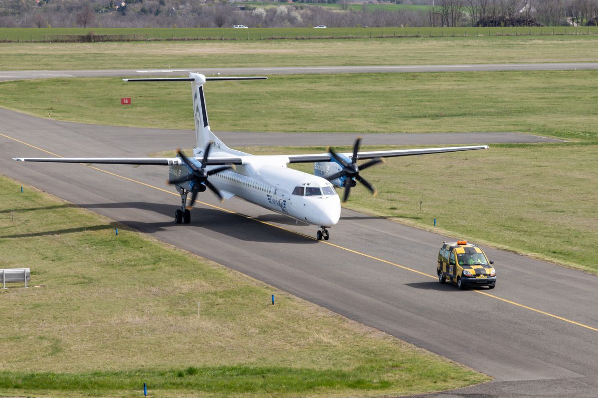 Pécs, Pécs-Pogányi reptér