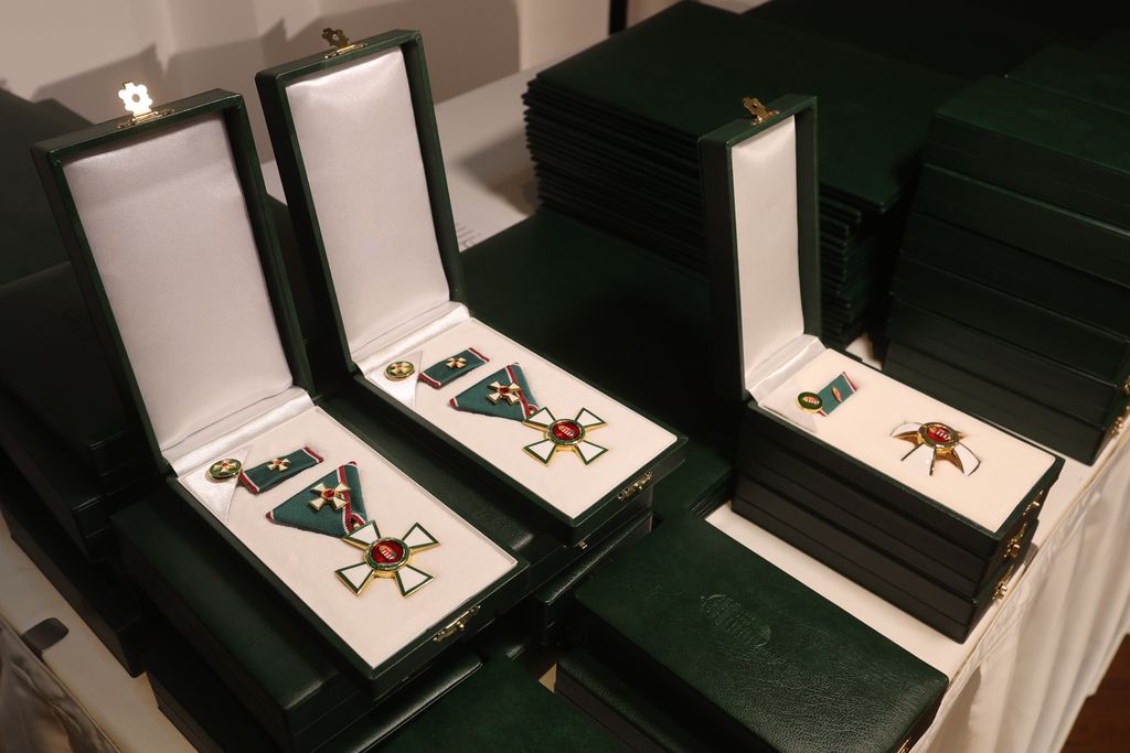 Állami kitüntetéseket adott át Semjén Zsolt a Karmelita kolostorban 