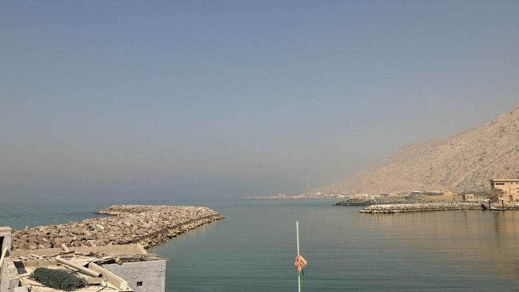 energiahiány, A photograph shows the fishing port of Al Aqir on the Strait of Hormuz in the northern emirate of Ras Al Khaimah on February 25, 2026. (Photo by FADEL SENNA / AFP)