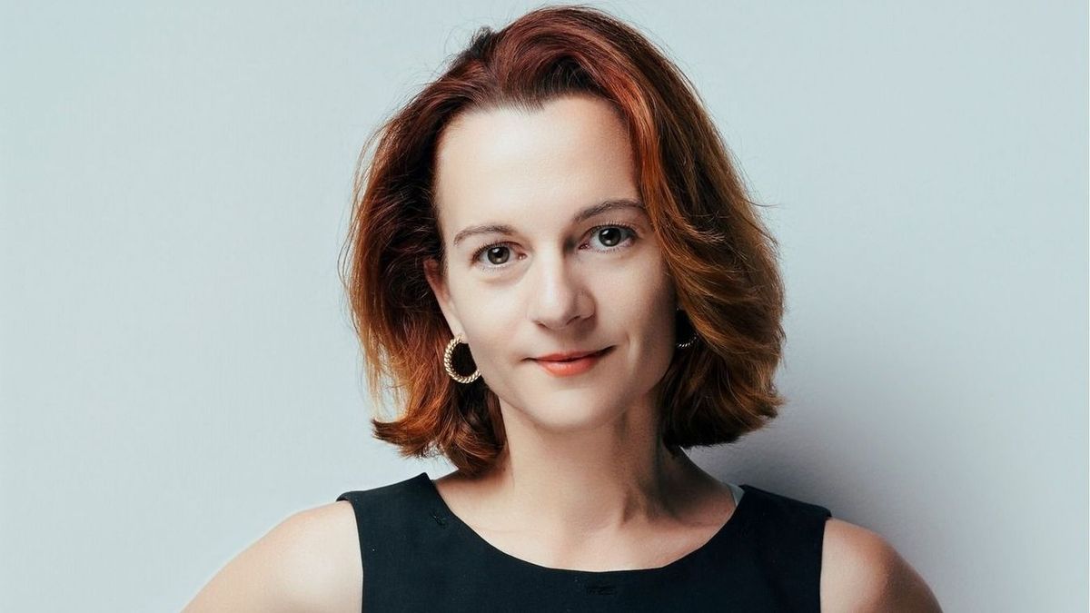 Az ütésre emelt kéz politikai üzenete