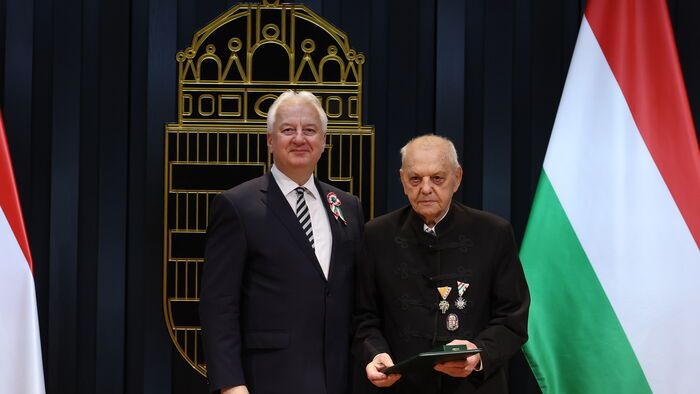 Állami kitüntetéseket adott át Semjén Zsolt a Karmelita kolostorban