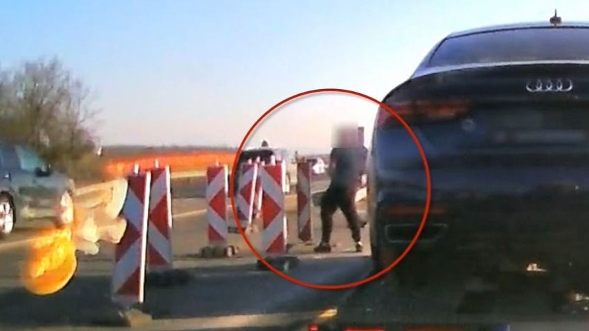 Erre senki nem számított az M1-esen, átalakította a terelést egy sofőr + videó