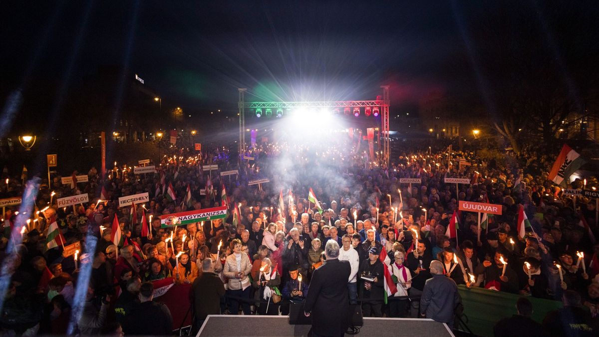 Minden állomáson tömegek várják Orbán Viktor országjárásán, a Tisza rendezvényein csak lézengenek + fotók