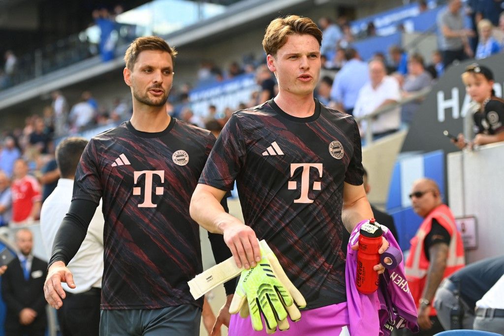 Sven Ulreich (balra) 2024 szeptembere óta egyetlen tétmérkőzésen védett, így inkább Jonas Urbig lehetne Manuel Neuer utódja