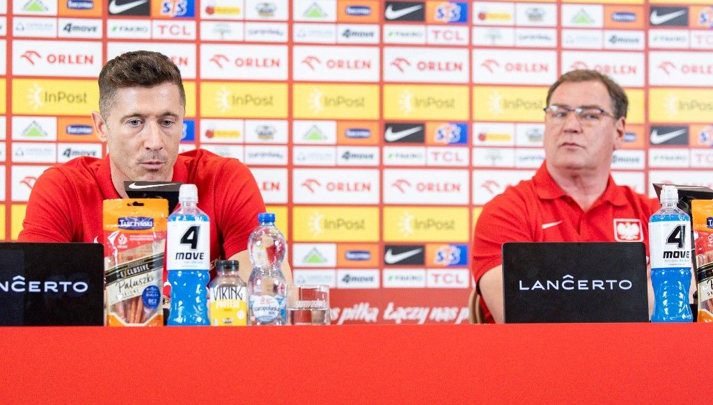 Robert Lewandowski (balra) és Jan Urban bizakodóbb a helyi sajtónál a lengyel válogatott vb-pótselejtezője előtt