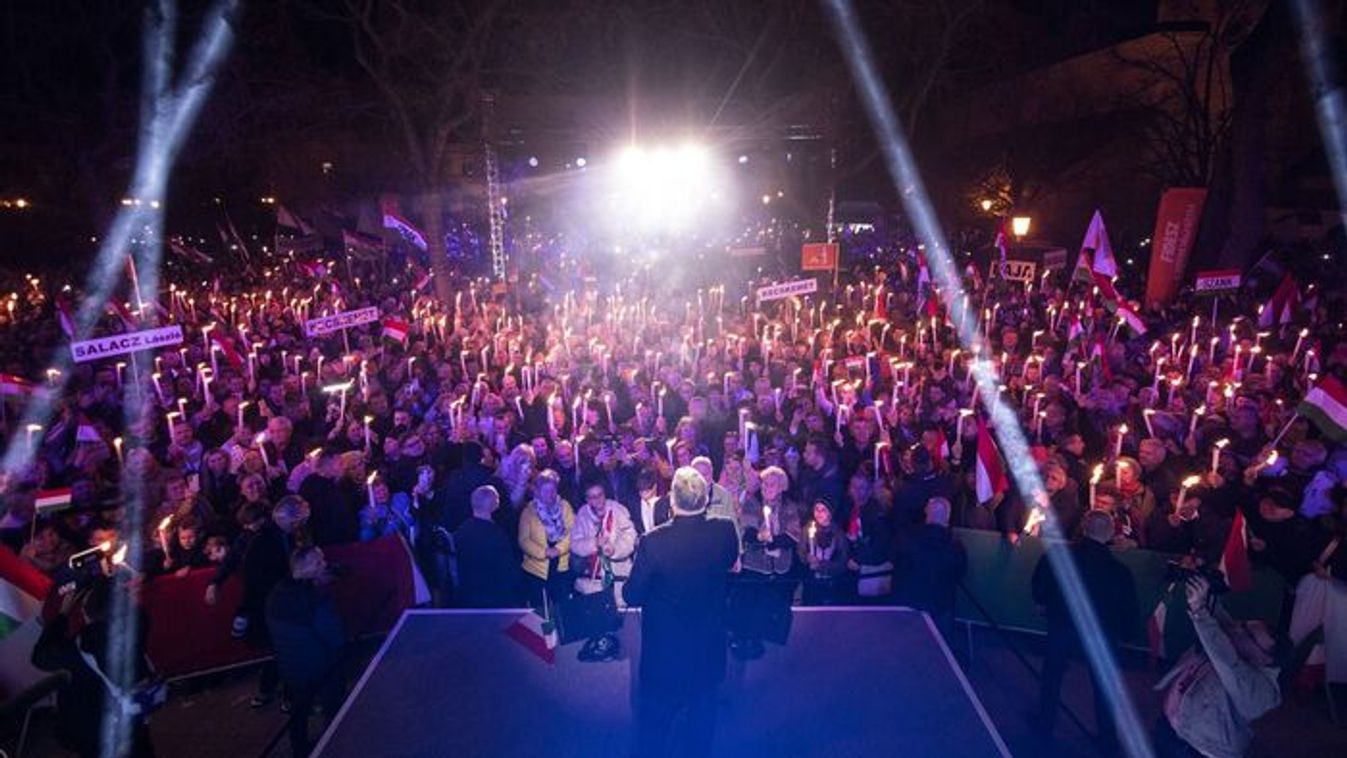 Prime Minister Viktor Orban, president of Fidesz, delivers a speech at the Kecskemet stop of his nationwide tour (Photo: MTI/Prime Minister’s Communications Office/Akos Kaiser)