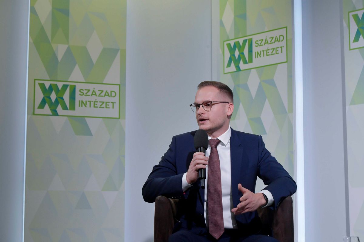 Budapest, 2023. március 30.
Deák Dániel, a XXI. Század Intézet vezető elemzője A Fidesz-recept - kampányból kampányba című könyvének bemutatóján a Terror Háza Múzeumban 2023. március 30-án.
MTI/Koszticsák Szilárd