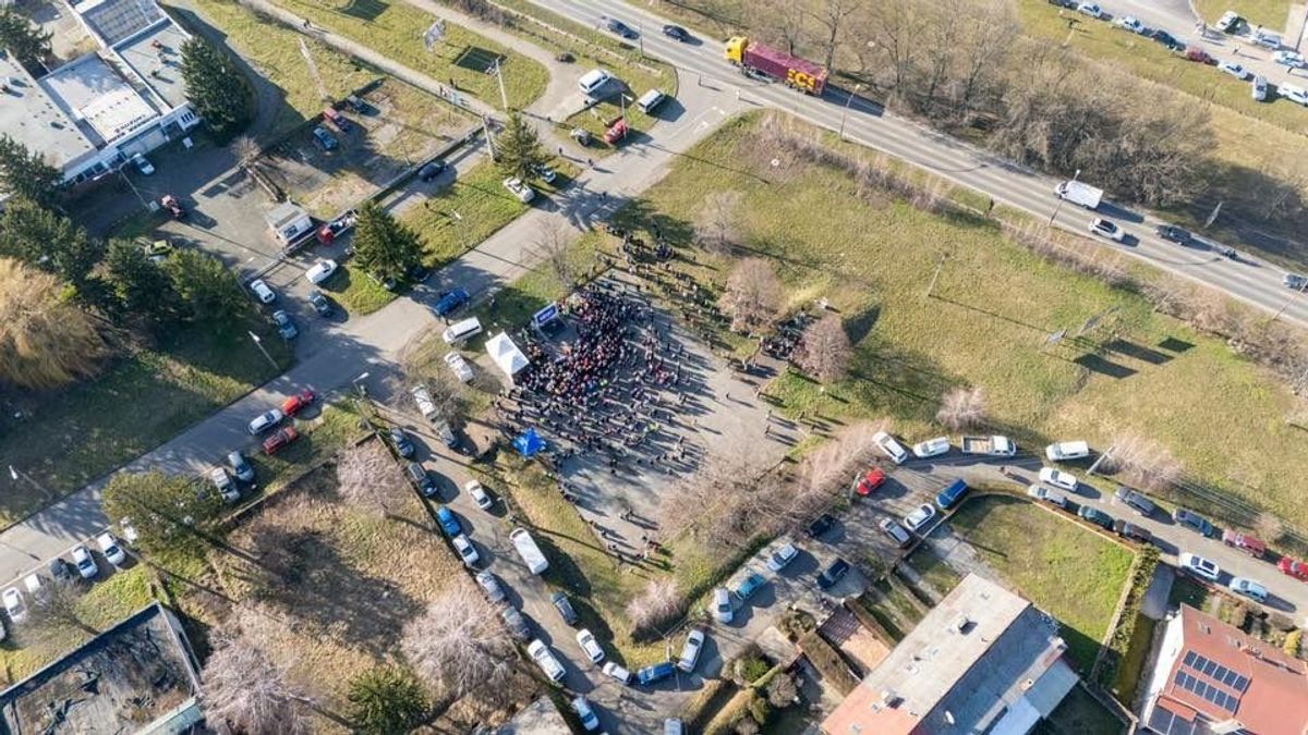 Szerencsre is autókkal érkeztek Magyar Péter hívei, így is kevesen voltak