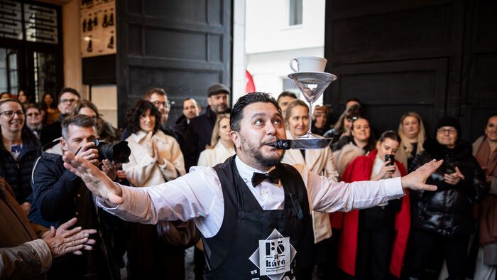 Fő a kávé kiállítás megnyitója