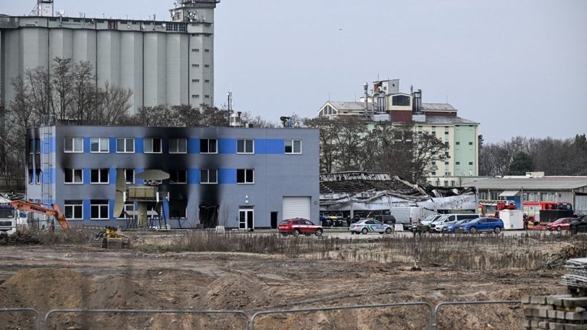 A cseh hatóságok terrortámadásként vizsgálják a pardubicei fegyvergyár tüzét