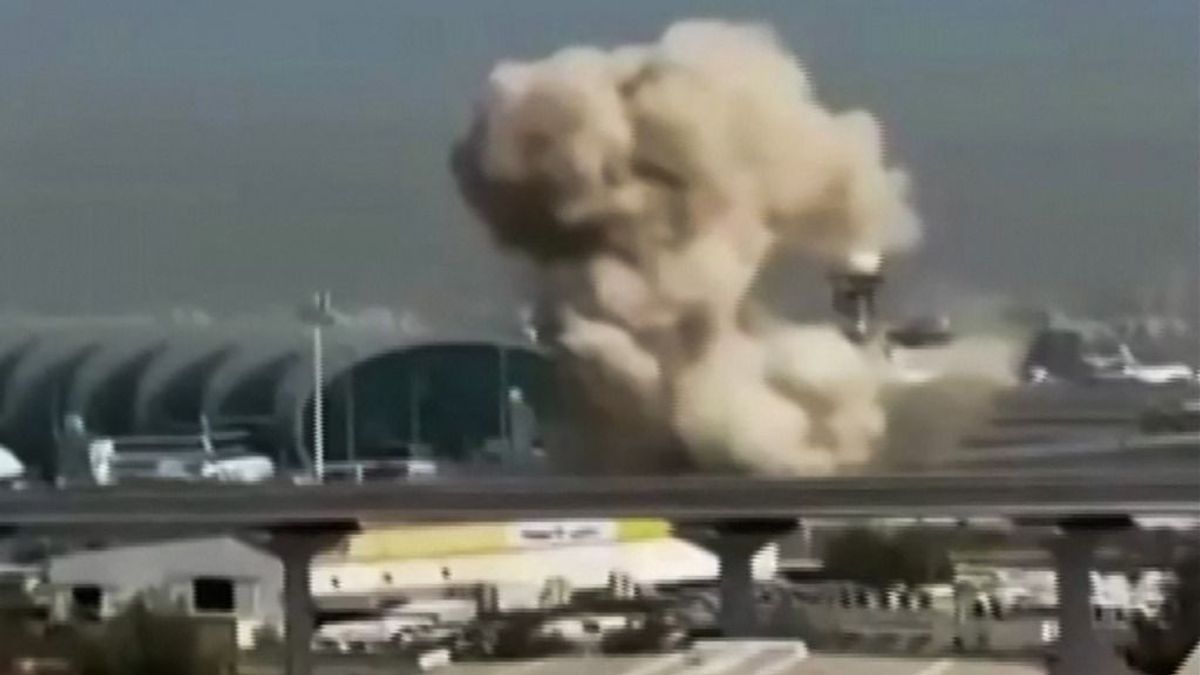 „Beleremegett az épület” – drámai videón a dubaji repülőteret ért iráni dróntámadás