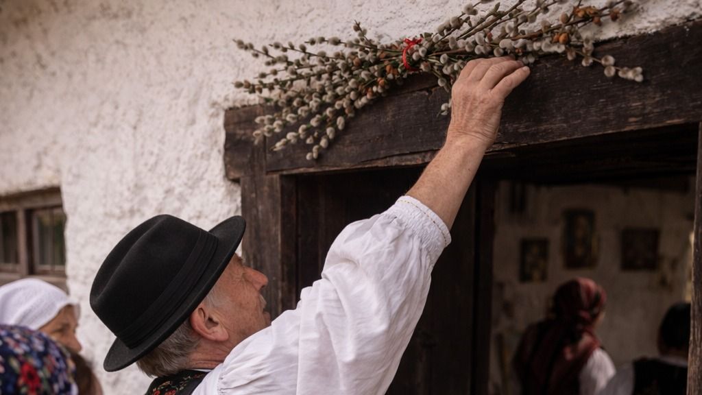 Barka  a ház bejárata fölött
