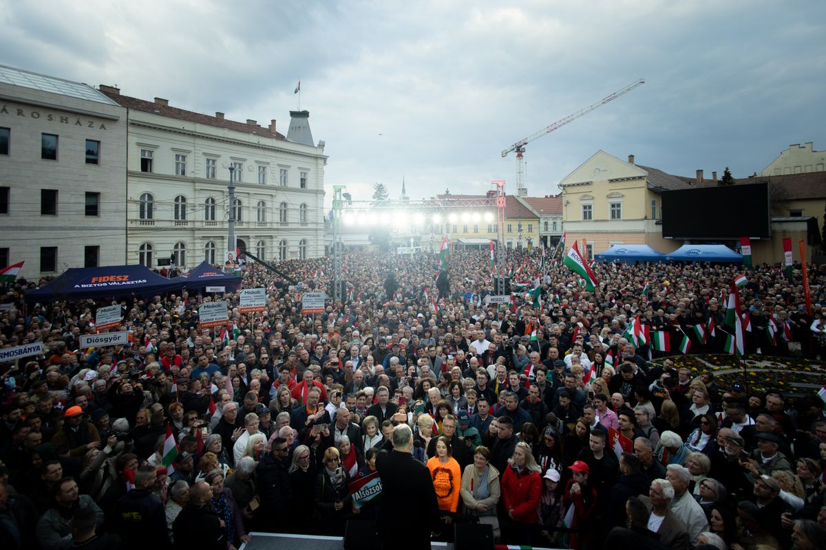Brutális lendületet vett a jobboldal, Magyar Péterék kétségbeesetten keresik a megoldást
