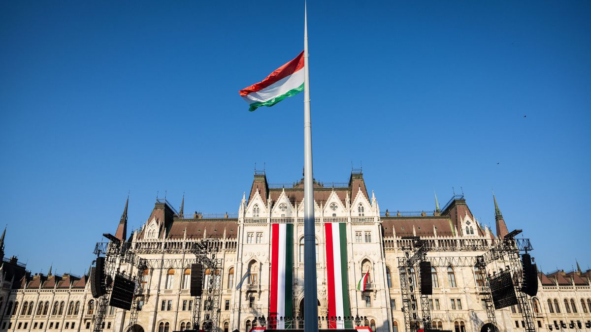 Felvonták a nemzei lobogót s szabadságharc és forradalom emléknapján, 2026. március 15-én Fotó: Ladóczki Balázs