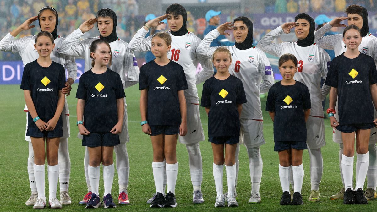 Irán: megismétlődtek a futball-vb eseményei, a vezetők és a szurkolók is egyértelmű üzenetet küldtek