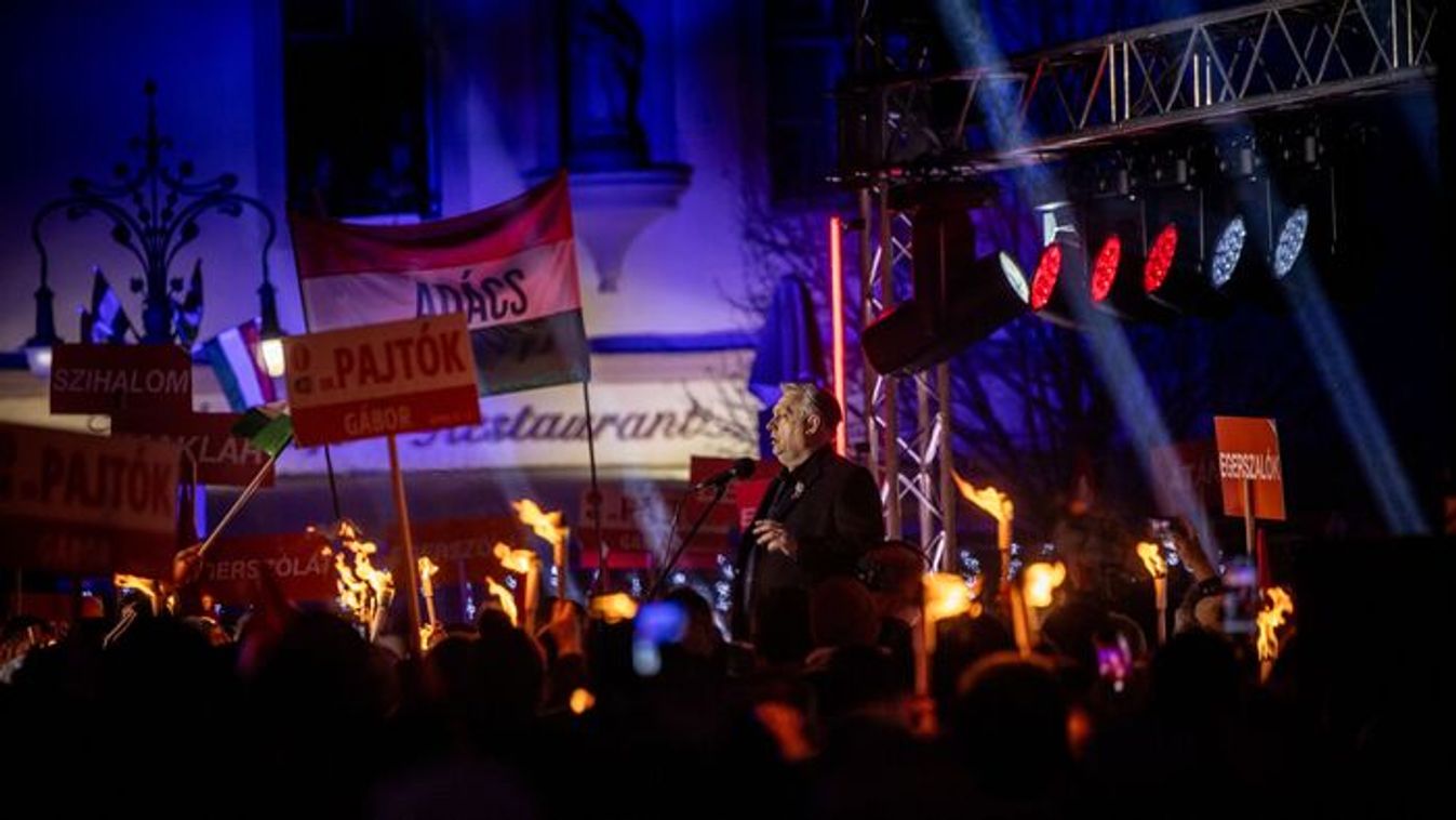 Prime Minister Viktor Orban at the Eger stop of his nationwide tour (Photo: MTI/PM's General Department of Communication/Zoltan Fischer)