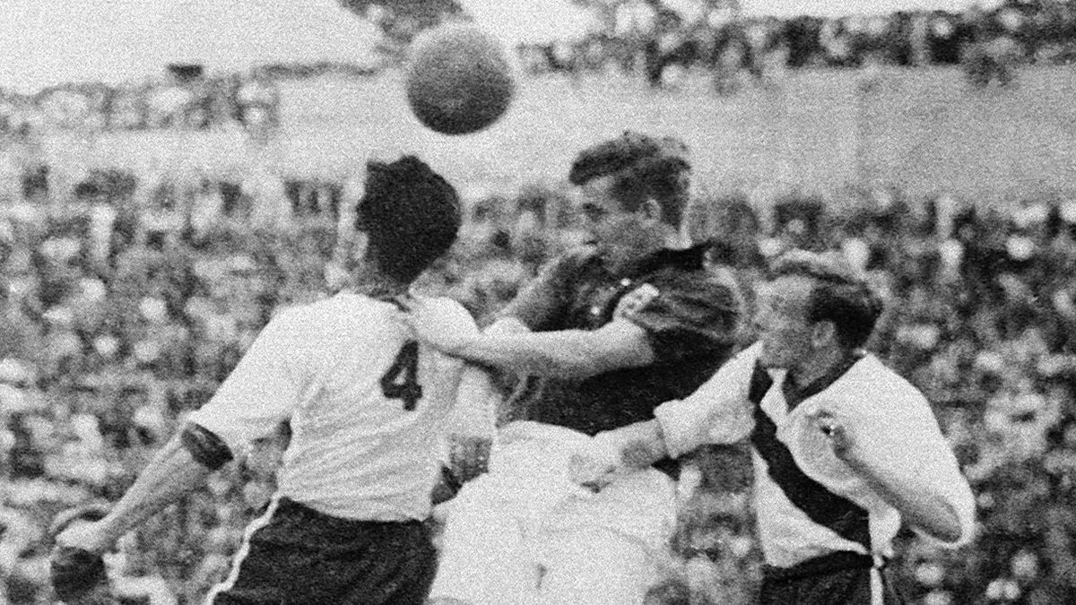 A levágásra ítélt birkák csúnyán lebőgették a futball dölyfös tanítóit