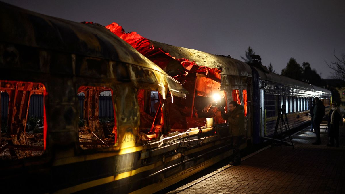 Óriási a pánik: vasúti kocsit talált el egy drón Ukrajnában