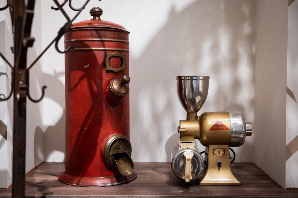 Fő a kávé kiállítás megnyitója