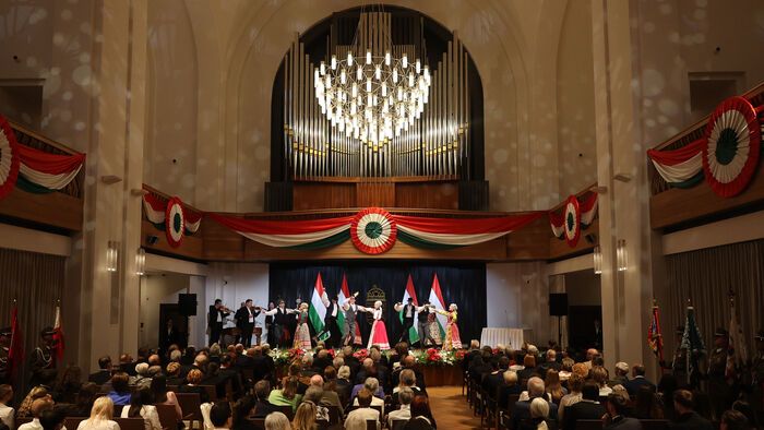 Állami kitüntetéseket adott át Semjén Zsolt a Karmelita kolostorban