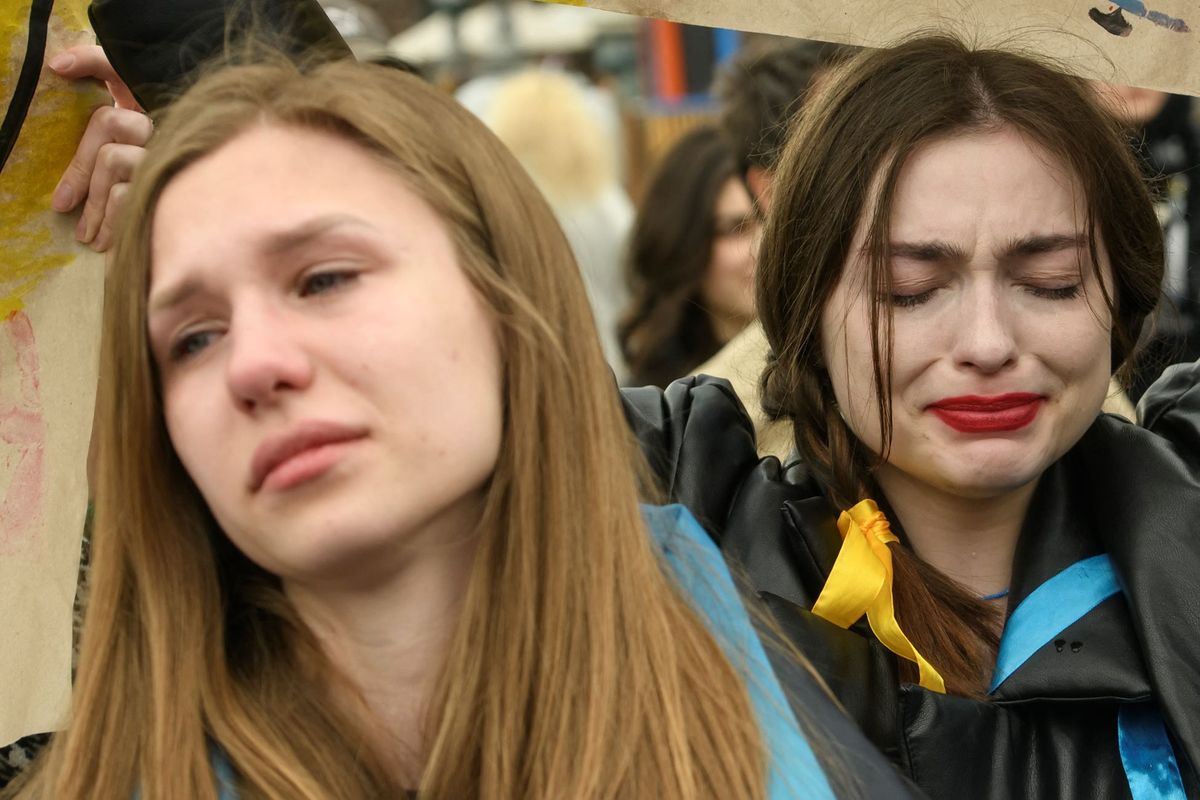 Ukrajna, Kijev – sírva tüntető nők