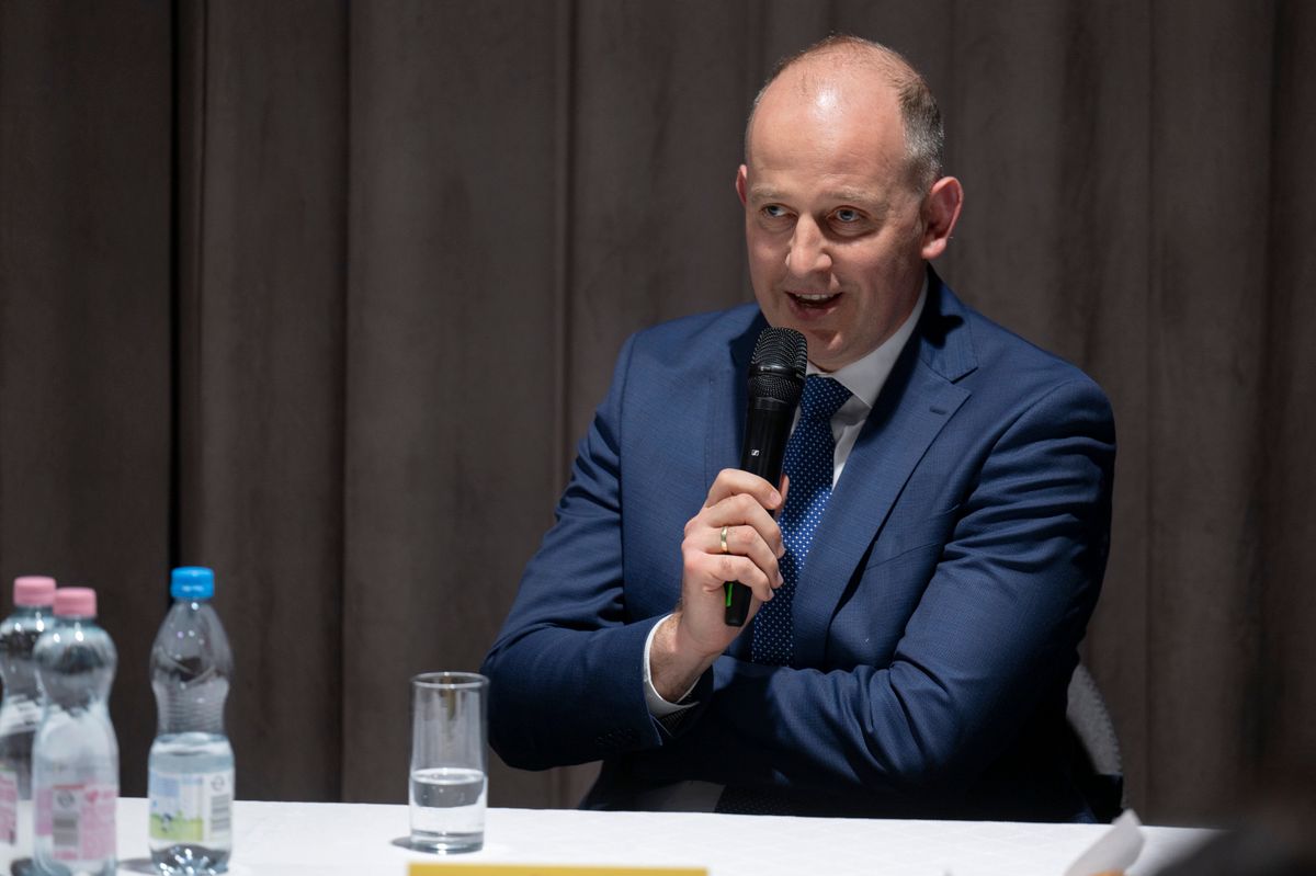 Budapest, 2026. március 11.
Csáky Csongor, a Rákóczi Szövetség elnöke a Déryné Fesztivál beharangozó sajtótájékoztatóján a budapesti Déryné Központban 2026. március 11-én. Július 15. és 18. között hatodik alkalommal rendezik meg a Déryné Fesztivált; négy napon át több mint félszáz ingyenes program várja a látogatókat Sátoraljaújhelyen és környékén.
MTI/Kovács Márton