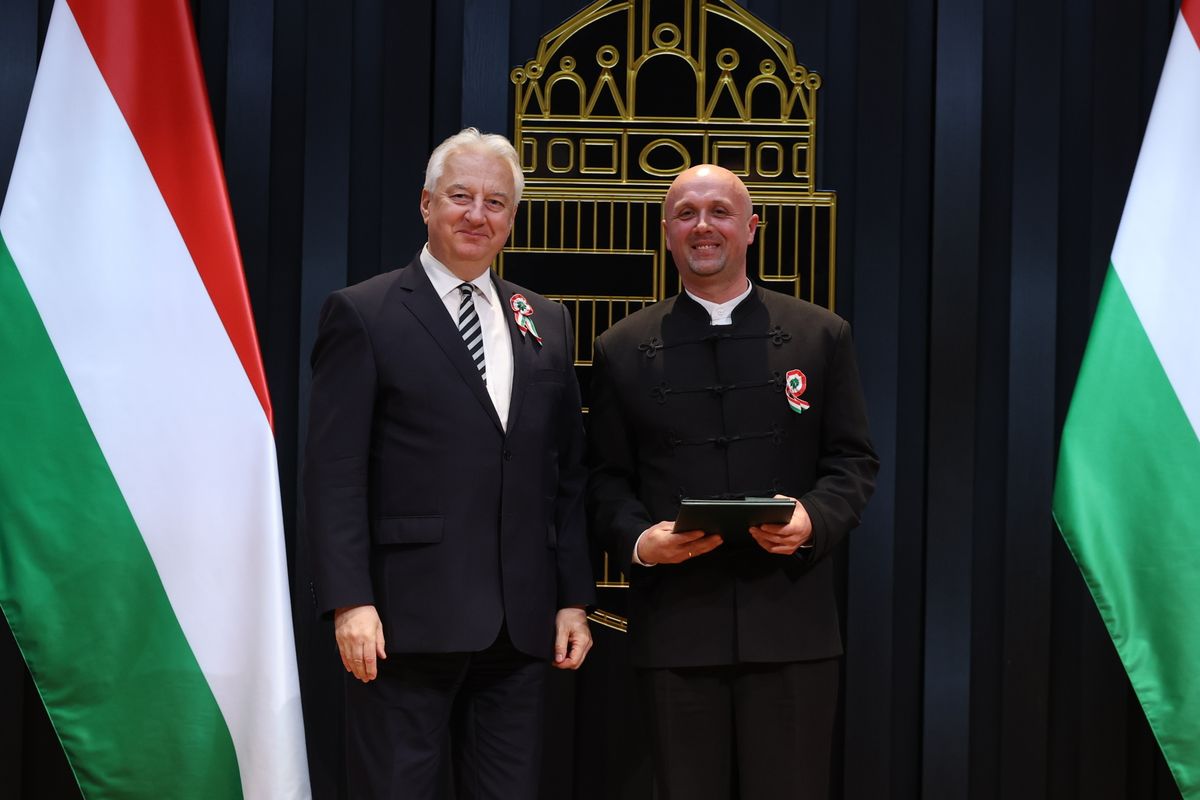 Állami kitüntetéseket adott át Semjén Zsolt a Karmelita kolostorban 