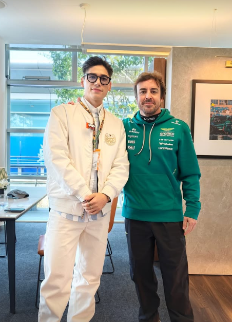 Liu Shaoang (balra) és a Forma–1 kétszeres világbajnoka, Fernando Alonso