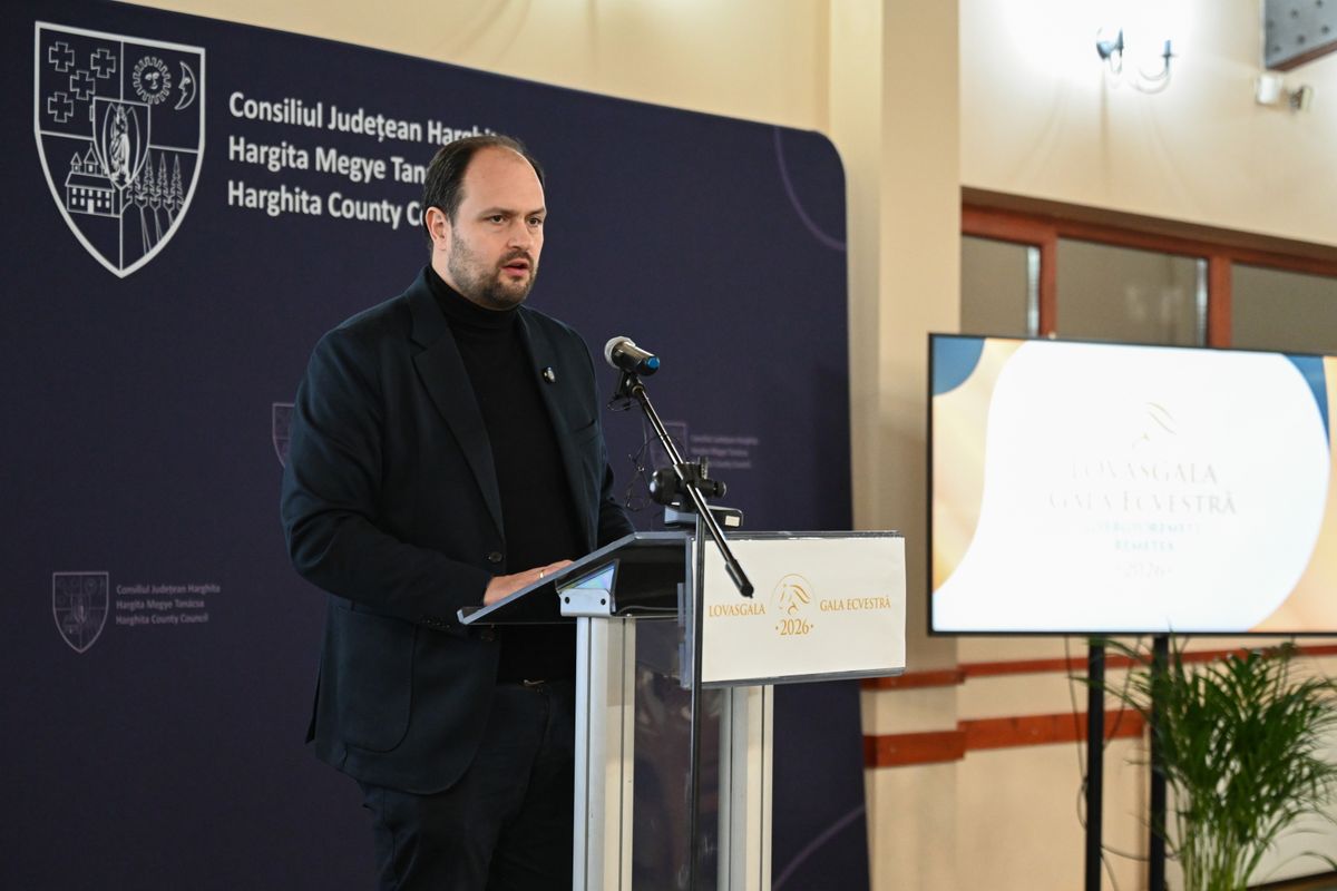 Gyergyóremete, 2026. március 18.
Nacsa Lőrinc, a Miniszterelnökség nemzetpolitikáért felelős államtitkára beszédet mond a 2025-ös versenyszezon során kiemelkedő teljesítményt nyújtó Hargita megyei sportolók ünnepélyes elismerésére szervezett Lovasgálán a gyergyóremetei közösségi házban 2026. március 18-án.
MTI/Kátai Edit