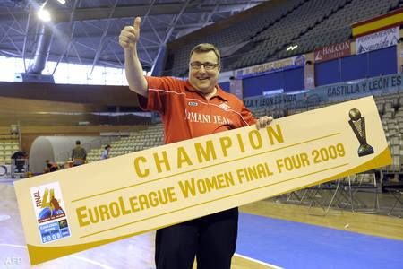 Rátgéber László 2009-ben a Diana Taurasi fémjelezte Szpartak Moszkvával megnyerte az Euroligát