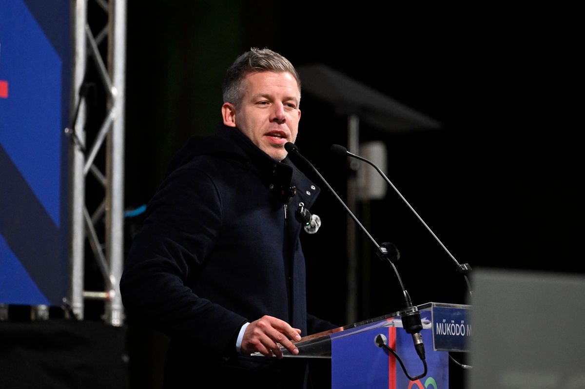 Dunaújváros, 2026. február 28.
Magyar Péter, a Tisza Párt elnöke beszédet mond a párt országjárása keretében tartott kampányrendezvényen Dunaújvárosban 2026. február 28-án.
MTI/Máthé Zoltán