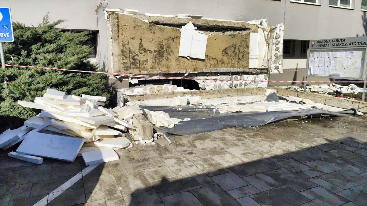 Meghalt a révkomáromi tetőomlás súlyos sérültje, ő a tragédia második halálos áldozata