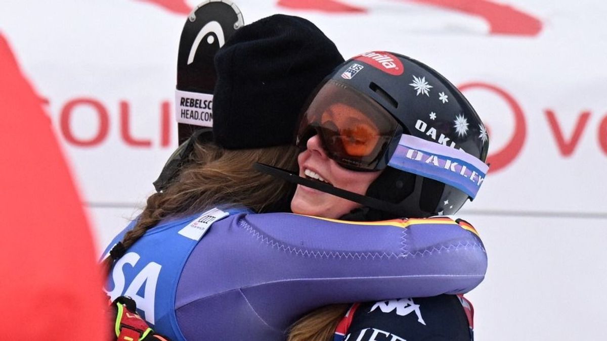 Mikaela Shiffrin térdre rogyva sírta el magát az idény utolsó futamán + videó