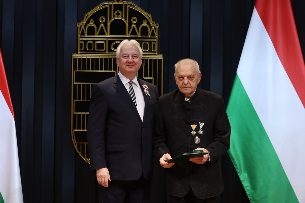Állami kitüntetéseket adott át Semjén Zsolt a Karmelita kolostorban 