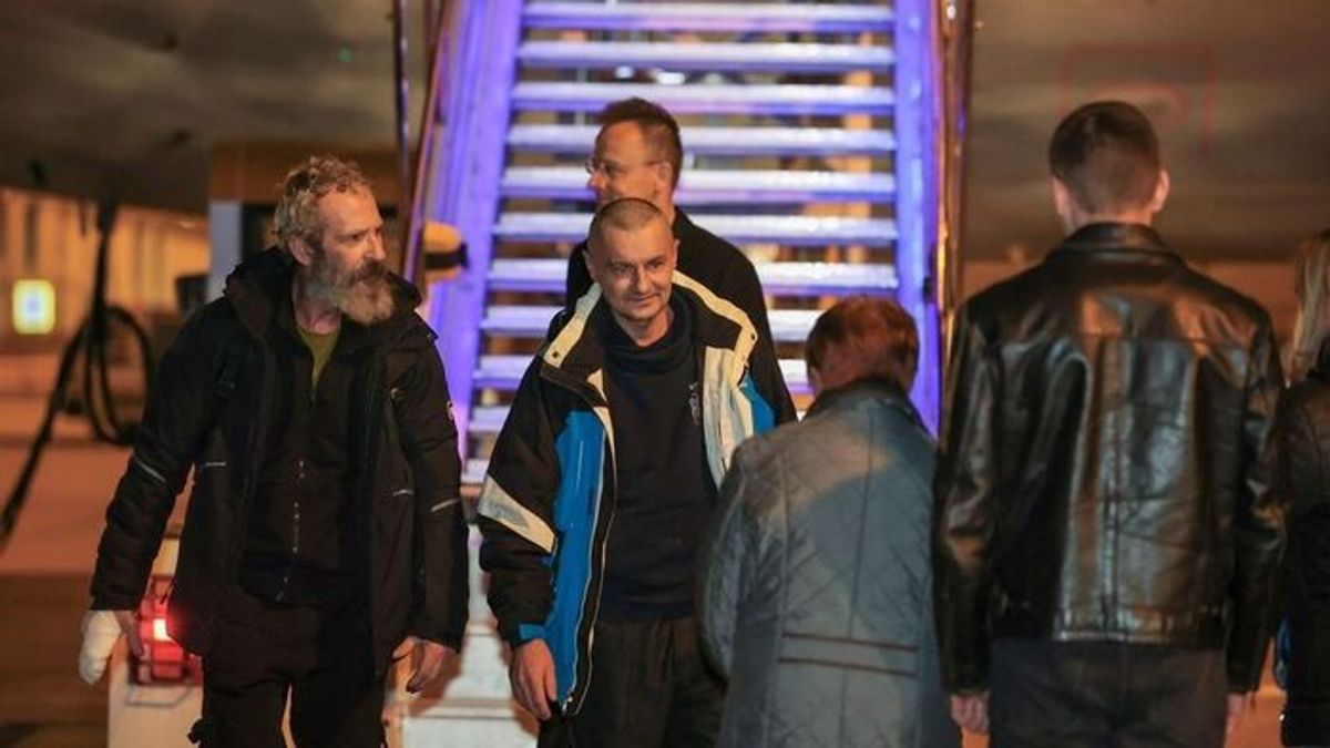 PM Orban Visits Freed Hungarian POWs + Video