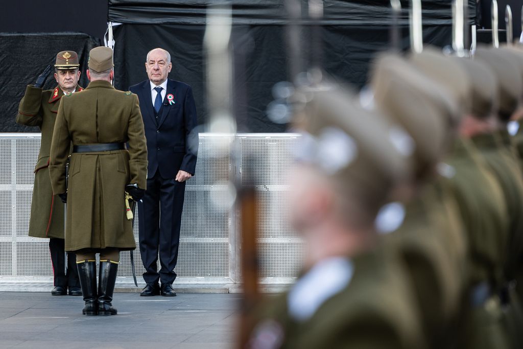 zászlófelvonás március 15.