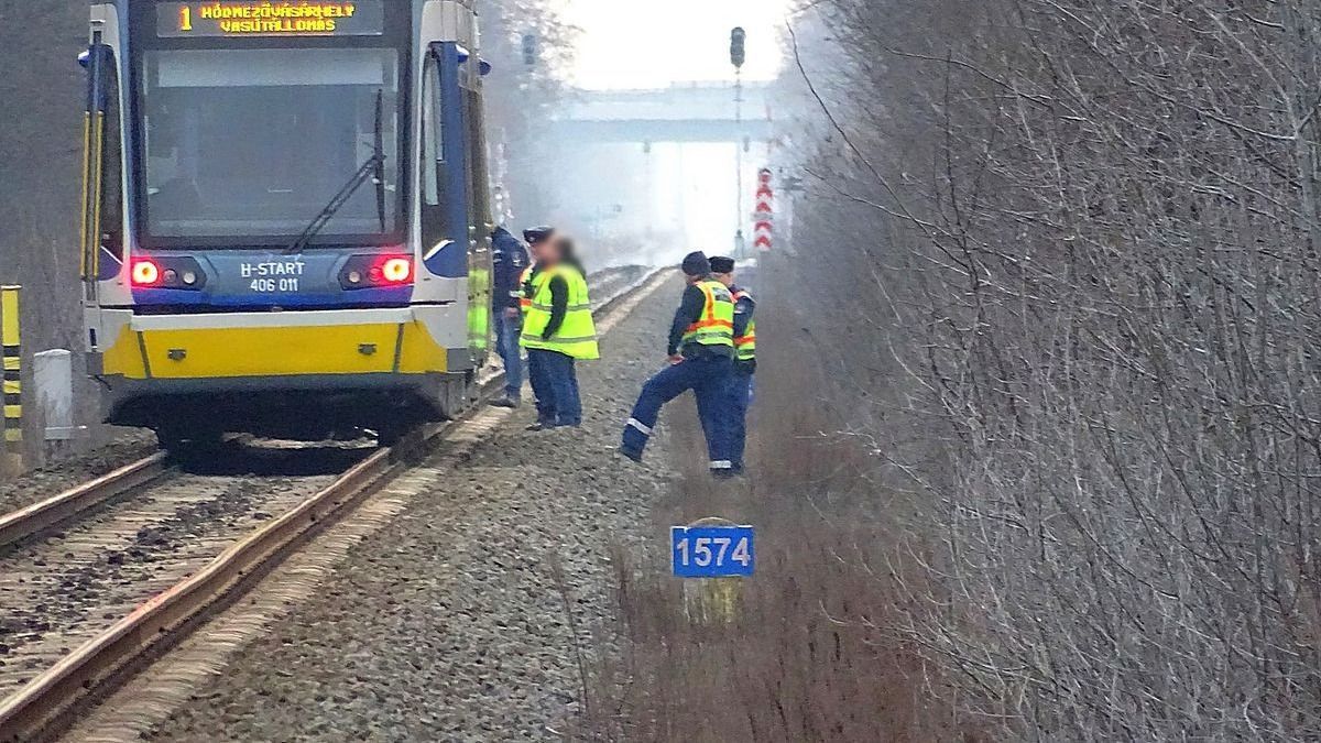 Fiatalember ugorhatott a vasútvillamos elé, a rendőrség segítséget kér az azonosításához