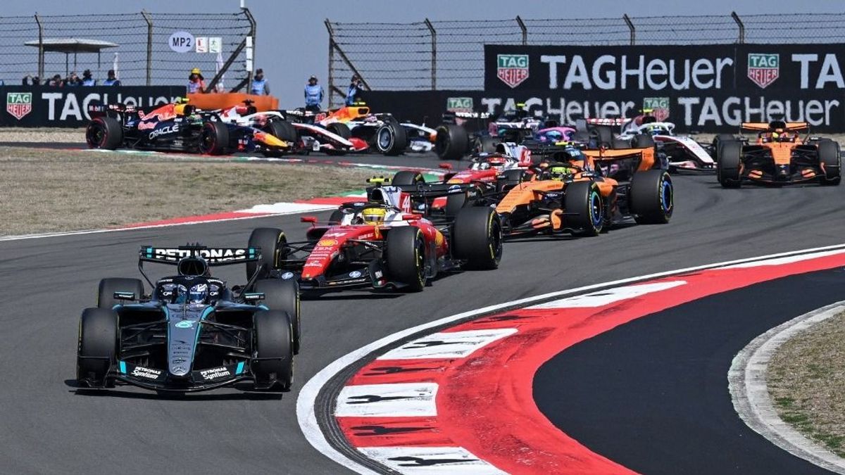 A Mercedes büntetése és a biztonsági autó tette izgalmassá a Kínai Nagydíj sprintfutamát